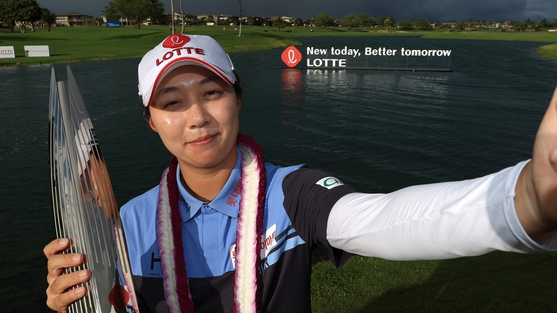 Hyo Joo Kim poses with the trophy