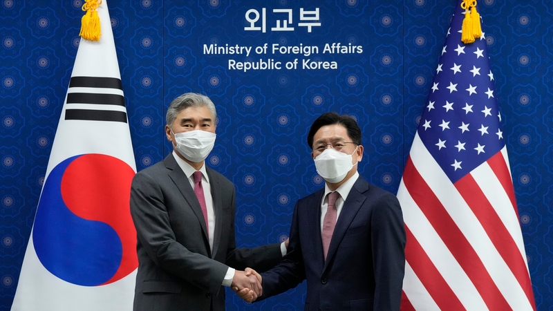 US Special Representative for North Korea Sung Kim (L) arrived in Seoul for a five-day visit and met his South Korean counterpart Noh Kyu-duk