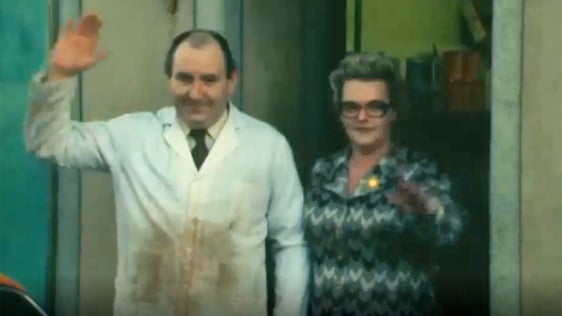 Hall's Pictorial Weekly - Local in Cavan Town wave for the cameras (1977)