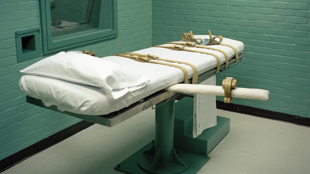 What is it like in the room for a death row reporter
