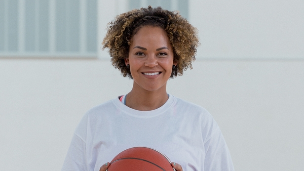 Watch: Coach Emer is here to inspire girls in sport!