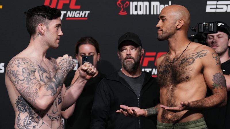 Dean Barry (L) and Mike Jackson at their weigh-in Las Vegas on Friday