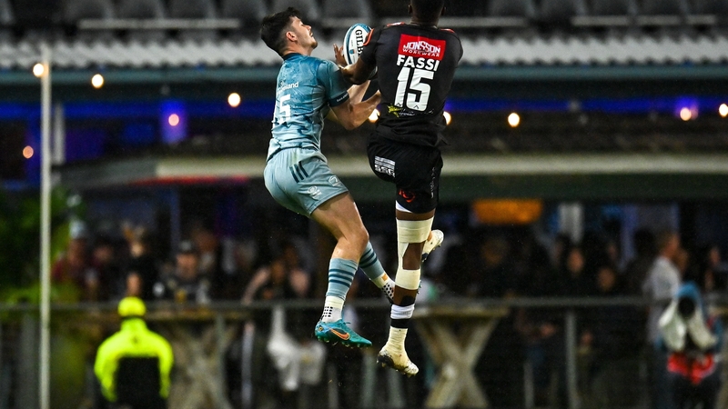Chris Cosgrave of Leinster contests a high ball with Aphelele Fassi of the Sharks