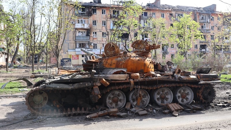 A bhfuil fágtha de thanc le fórsaí atá dílis don Rúis, Mariupol, 26 Aibreán 2022