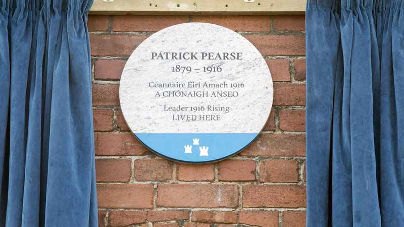 Patrick Pearse and his family in Sandymount, Dublin has been marked by a Dublin City Council Commemorative Plaque.The plaque was unveiled by Lord Mayor Alison Gilliland at 13 Sandymount Avenue, Dublin 4. Pearse lived in Sandymount during a formative perio