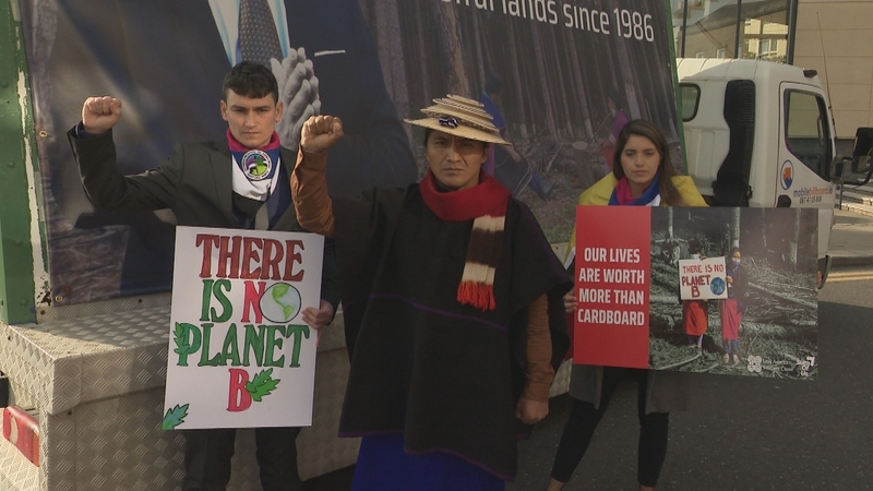 The activists claim that Smurfit Kappa's commercial plantations are located on lands with ancestral links to the Misak people, as well as raising environmental concerns