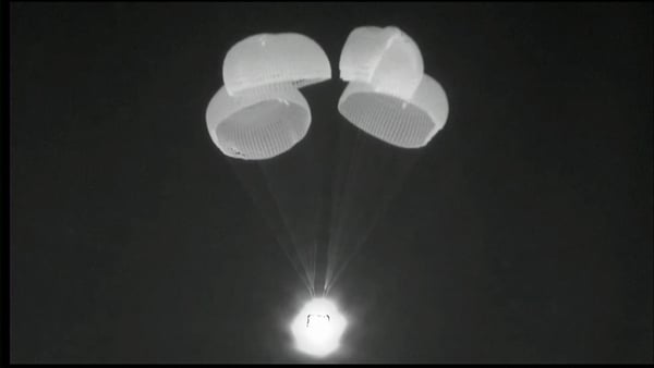 The capsule re-enters the Earths' athmosphere. Courtesy: ESA/NASA