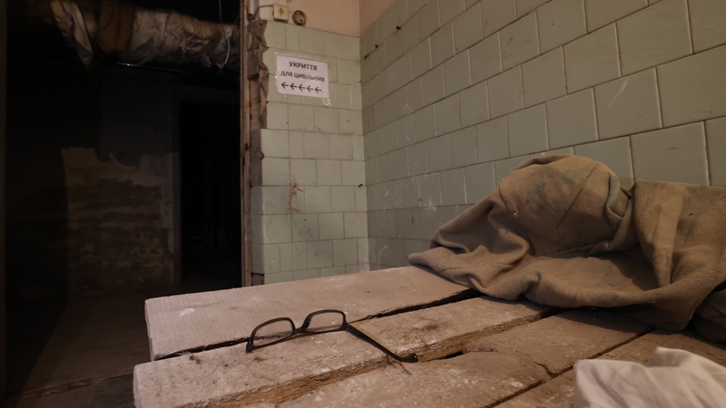 Forneart ar cheart: ospidéal Makariv in aice le Cív curtha ó mhaith de bharr ionsaithe airtléire, 30 Aibreán 2022