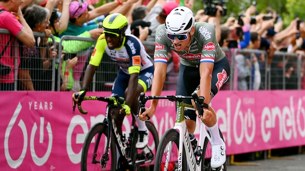 Mathieu Van Der Poel (R) held off Hailu Biniam Girmay in a sprint finish