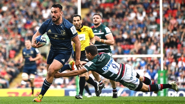 Ronan Kelleher flies past Ben Youngs