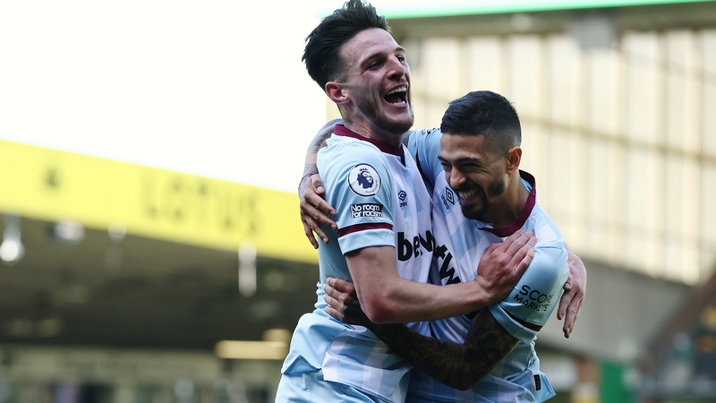 Manuel Lanzini celebrates West Ham's fourth goal with Declan Rice