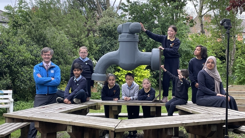 Pupils from Dublin's Scoil Treasa Naofa with Irish Water's John O'Donoghue at the launch of the Conservation Calculator