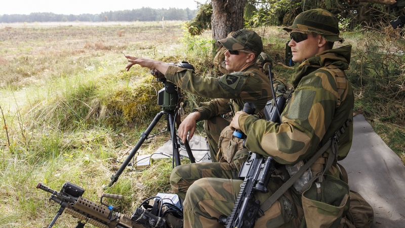 Saighdiúirí Ioruacha ag glacadh páirt i gcleachtaí míleata ECAT sa Ghearmáin, 10 Bealtaine 2022