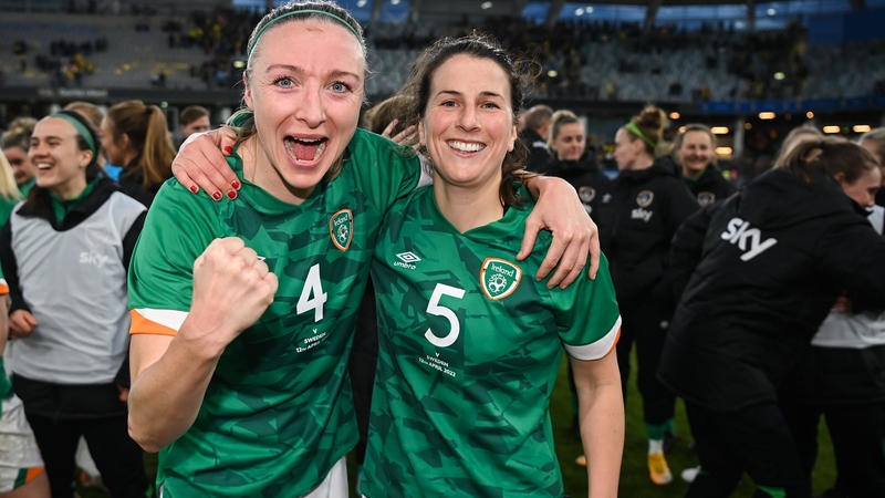 Louise Quinn (L) with Niamh Fahey in 2022