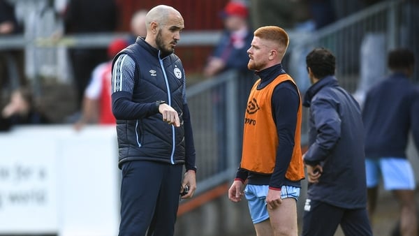 Shelbourne coach Joey O'Brien speaking to Aodh Dervin
