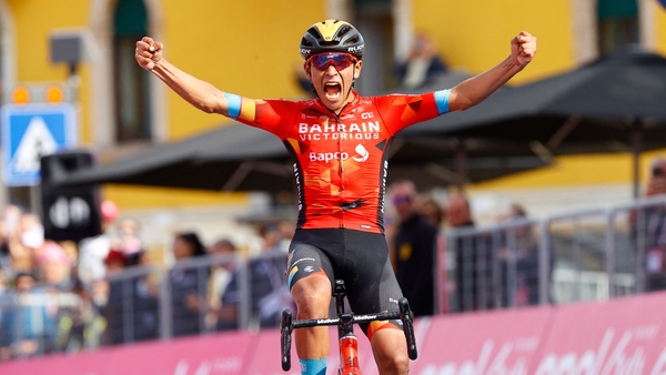 Santiago Buitrago won stage 17 despite suffering a crash with 80km to race
