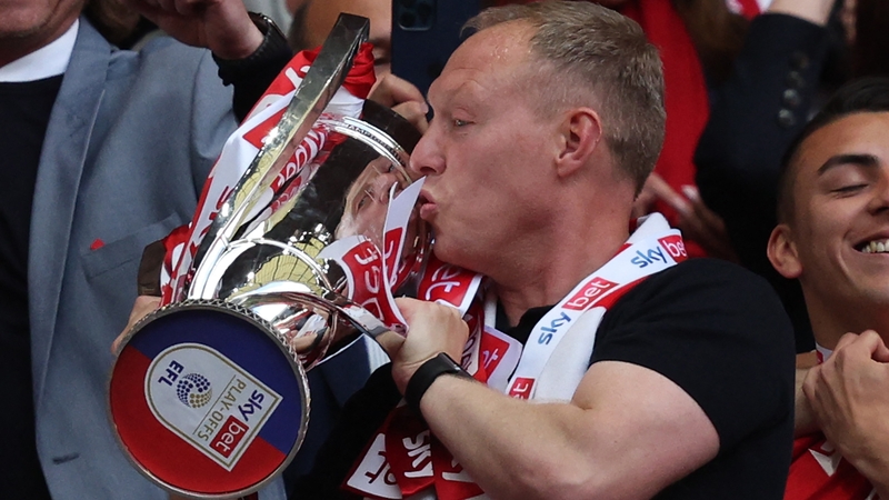 Cooper plants a kiss on the cup