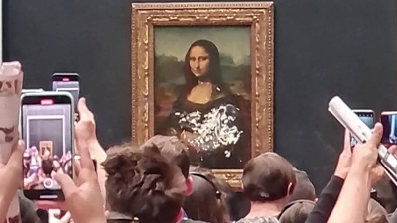 The glass covering the Mona Lisa was covered in cream (Pic: @klevisl007)