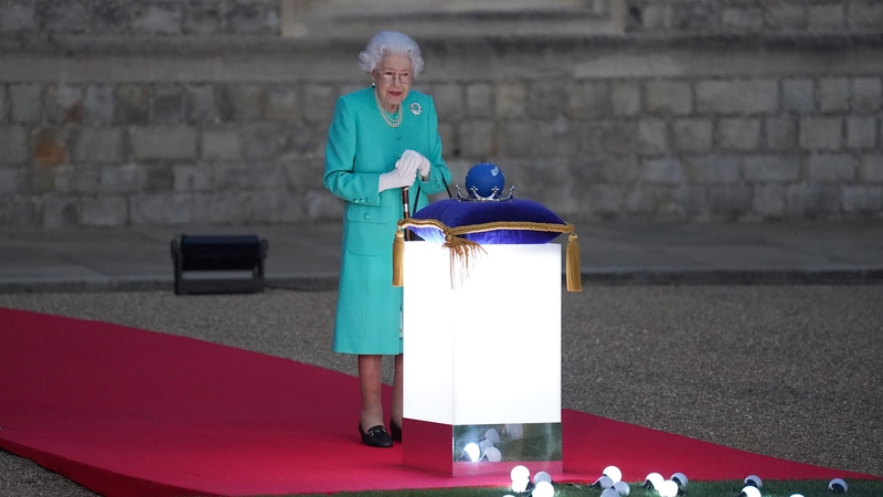 Queen Elizabeth II lighting the principal beacon for the platinum jubilee