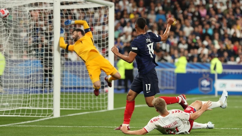 Andreas Cornelius scores