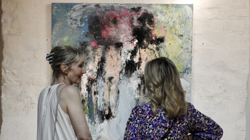 Guests discussing Summer in Kerry, a painting by Katarzyna Gajewska, in Chateau de Dampierre