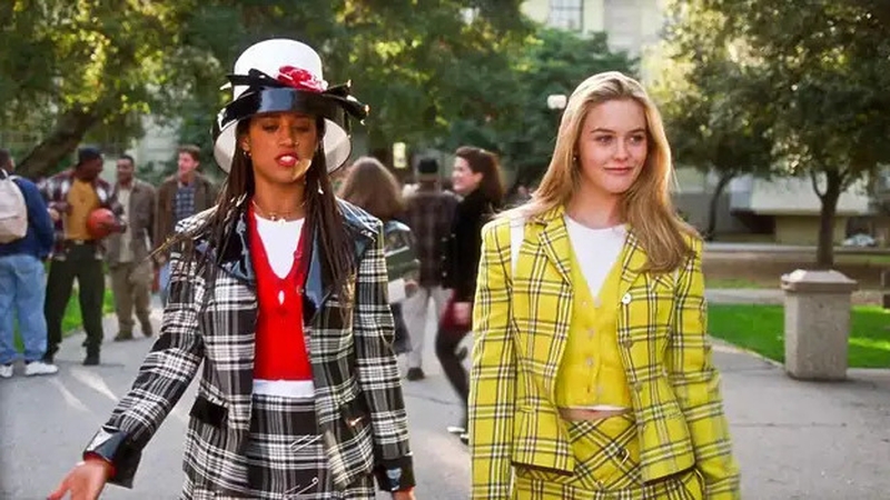 Alicia Silverstone (r) to return as Cher in Clueless TV show