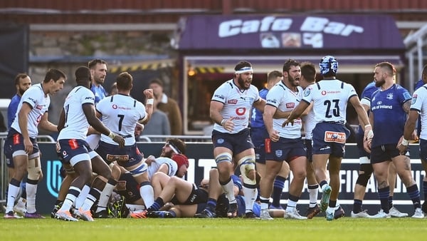 The Bulls celebrate after scoring a second half penalty try