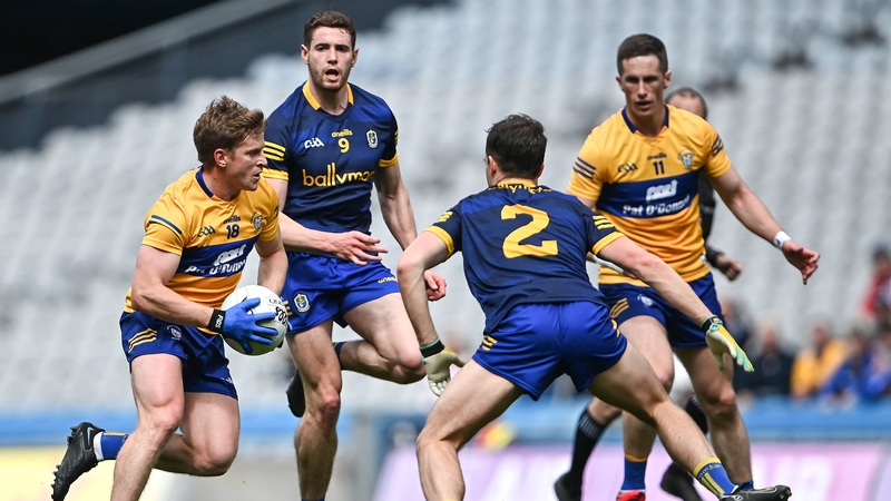 Pádraic Collins of Clare in action against David Murray of Roscommon, 2