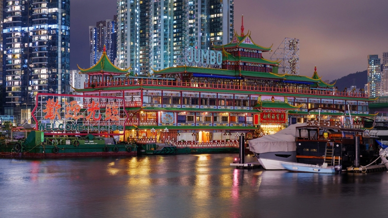 The floating restaurant drew visitors from Queen Elizabeth II to Tom Cruise