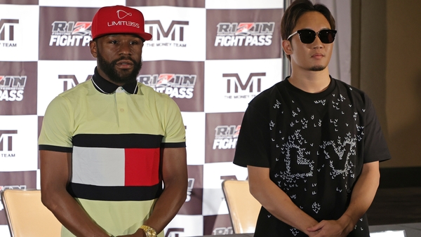 Floyd Mayweather (L) with Mikuru Asakura