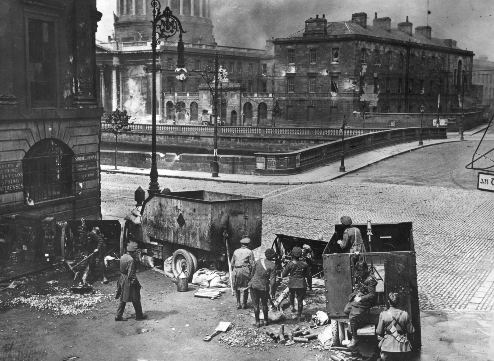 No going back: the bombardment of the Four Courts begins (Credits: Getty Images)