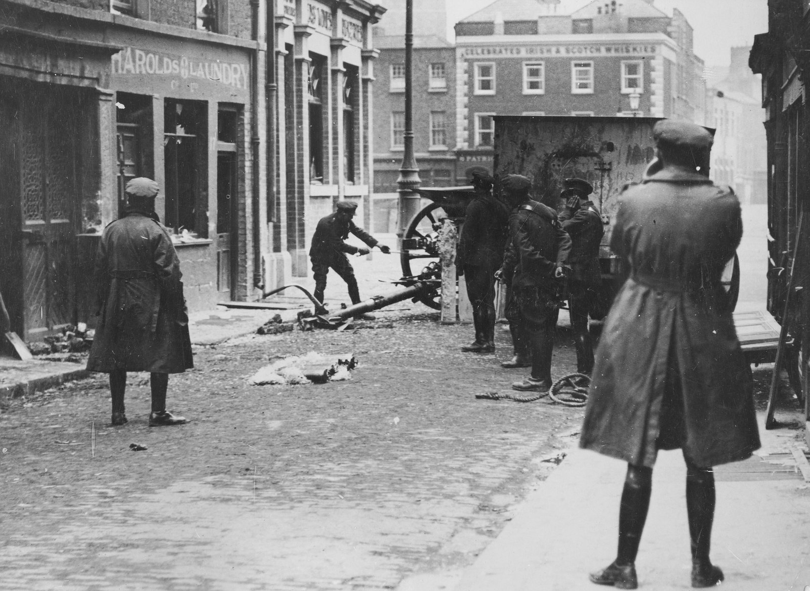 An 18-pounder gun fires on the Four Courts from Bridge Street. Image courtesy of the National Library of Ireland