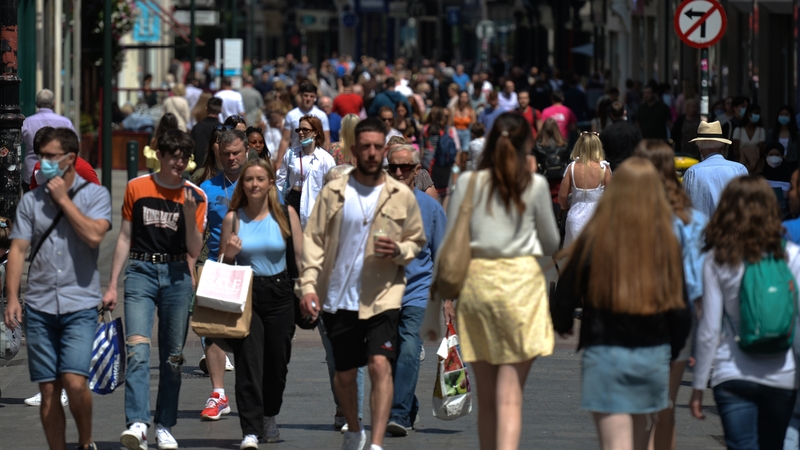Ardú 7.6% ar dhaonra an Stáit ó 2016