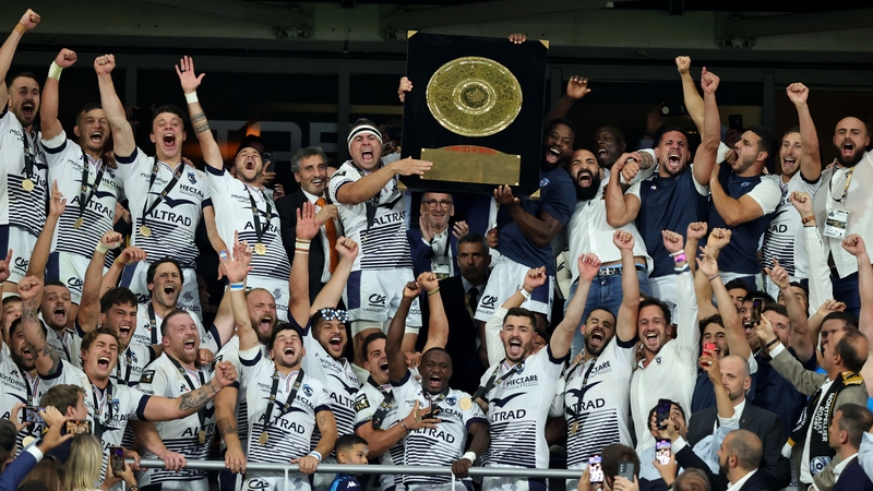 Guilhem Guirado (L) and Montpellier captain Fulgence Ouedraogo raise the Bouclier du Brennus trophy