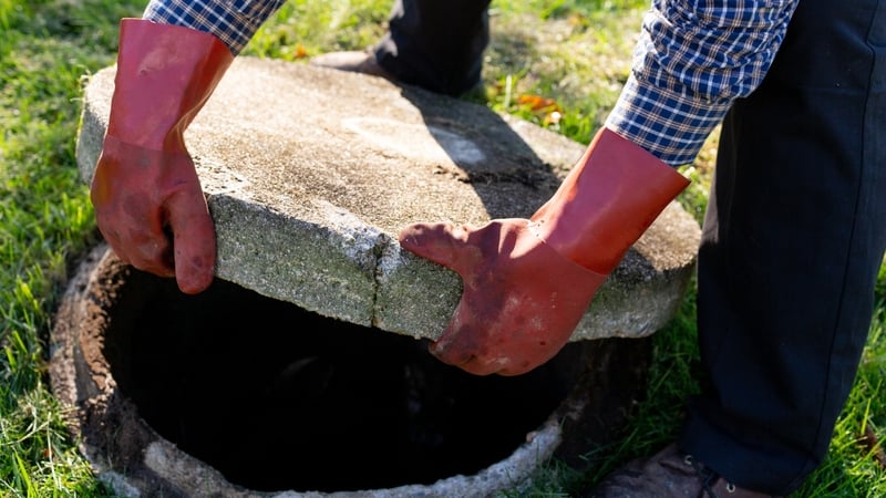 Theip ar 45% den 1,189 dabhach séarachais a ndearnadh cigireacht orthu anuraidh