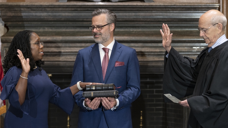 Justice Stephen G Breyer administers the Judicial Oath to Judge Ketanji Brown Jackson in the West Conference Room, Supreme Court Building