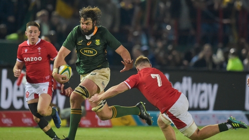 South Africa's lock Lood de Jager runs with the ball as Wales' flanker Tommy Reffell prepares to tackle him