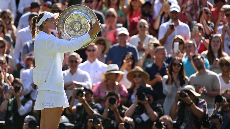Elena Rybakina kisses as she celebrates with the Venus Rosewater Dish trophy during the podium ceremony