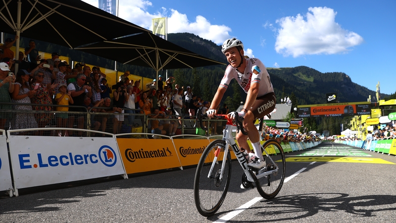 Bo Jungels takes the win into Portes du Soleil ski station