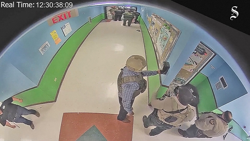 Police waited in the hallway for an hour before shooting the gunman