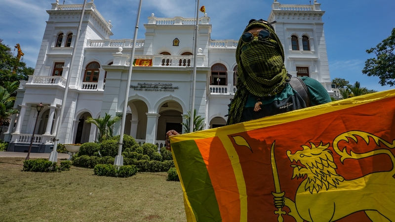 The presidents official residence, which was seized by anti-government protesters has been handed back to security forces