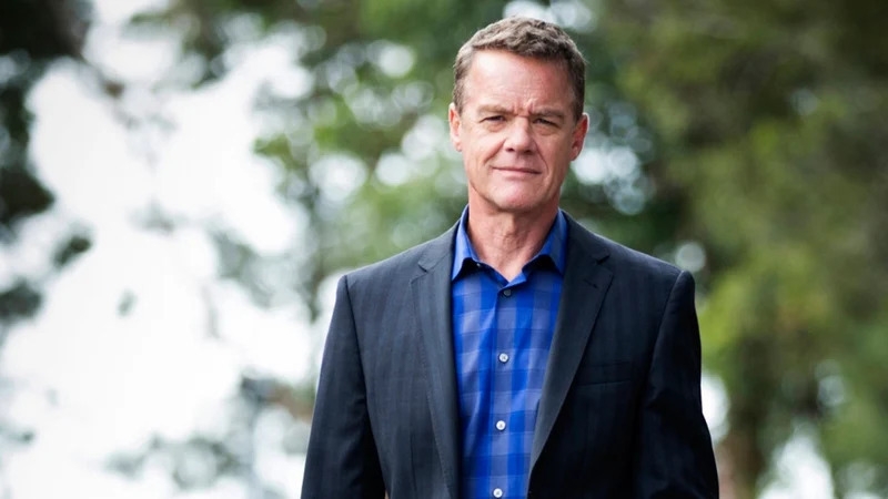 Stefan Dennis