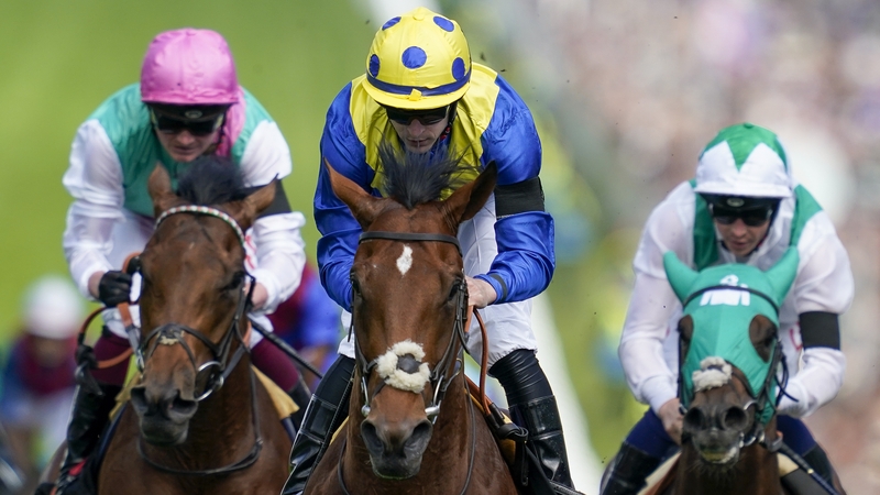 Desert Crown wins the Derby