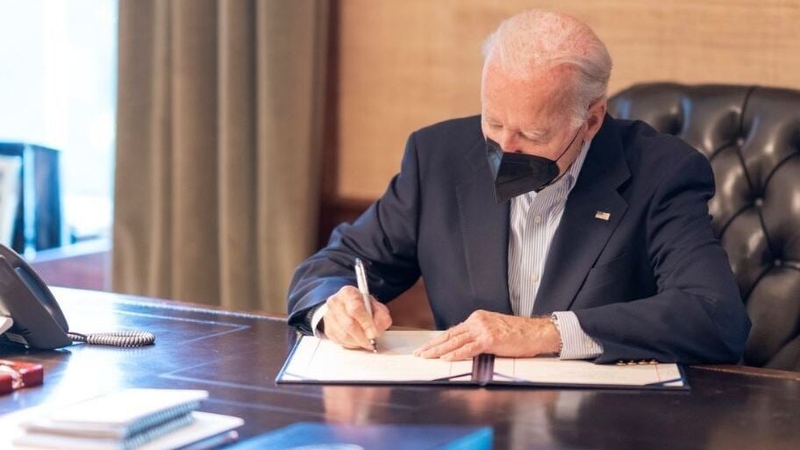 The White House released new images of Joe Biden working while in isolation (Image: @POTUS)