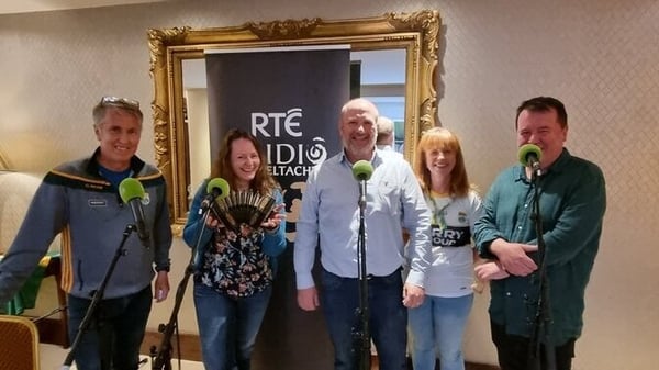 Éist siar leis An Saol Ó Dheas ó óstán Salthill