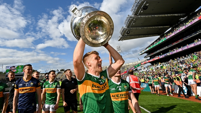 Killian Spillane holds Sam Maguire aloft