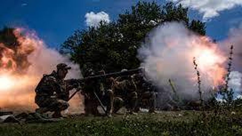 Ukrainian servicemen shoot with an SPG-9 recoilless gun during training in the Kharkiv region in Ukraine. Photo: Evgeniy Maloletka/AP Photo
