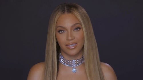 Beyoncé does the double
