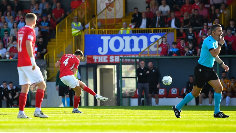 Shane Blaney of Sligo Rovers scores from distance