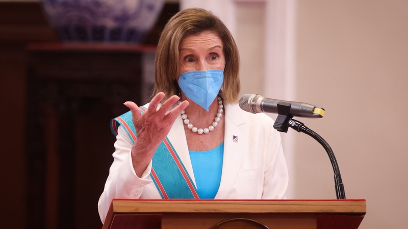 Fáilte mhór curtha roimh Nancy Pelosi sa Téaváin